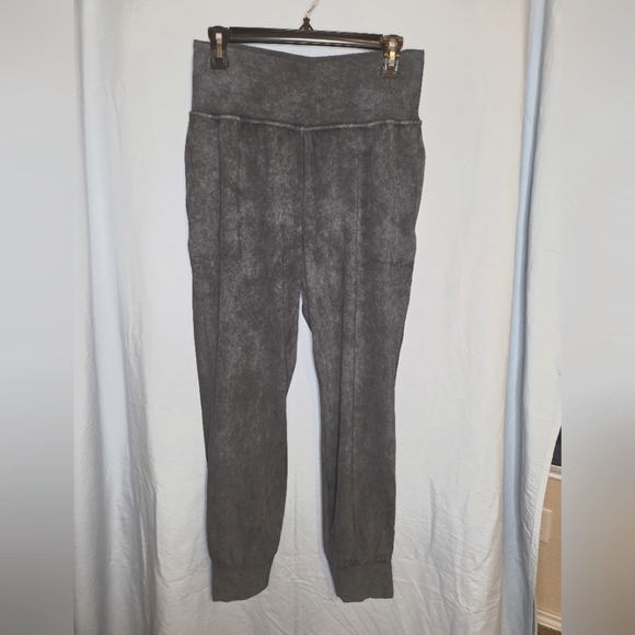 G223. Athleta Salutation Garment Dye High Rise Jogger in Gray/Black - Size M - Picture 1 of 7